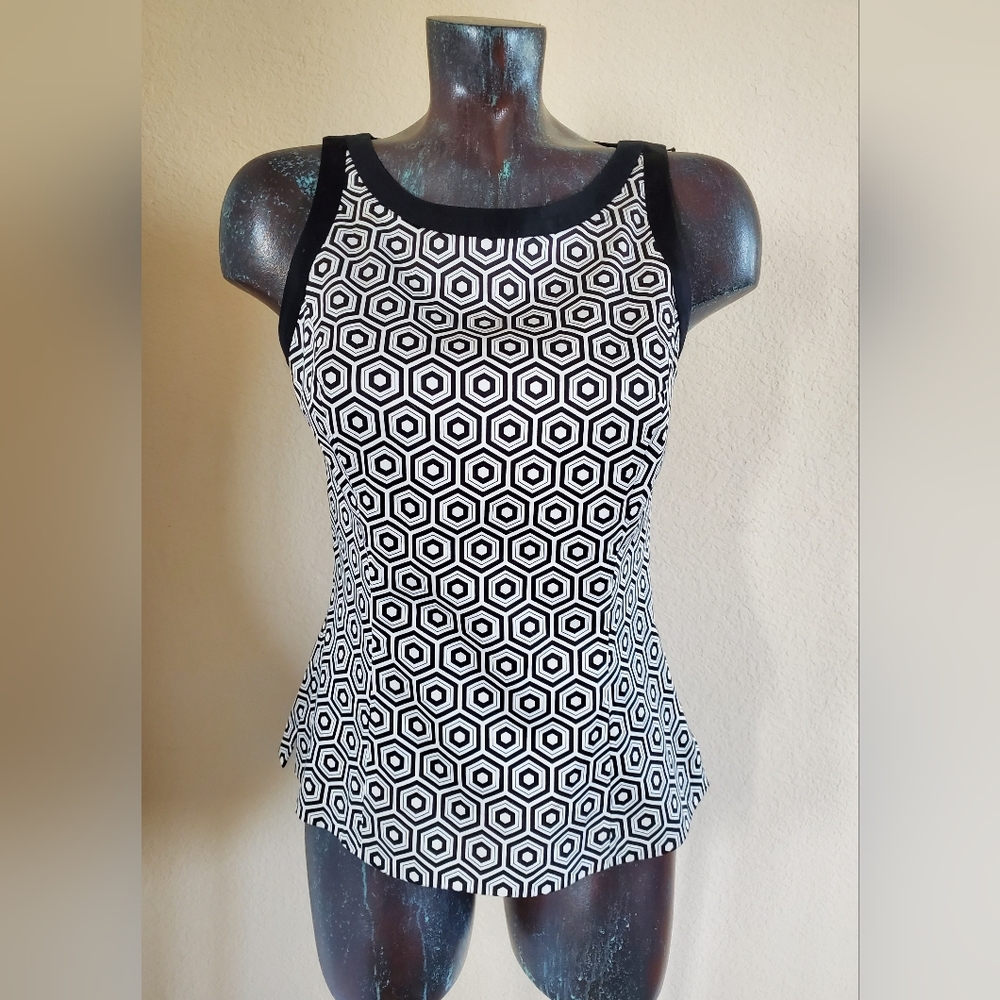 New! WHBM pattern top Sz 4